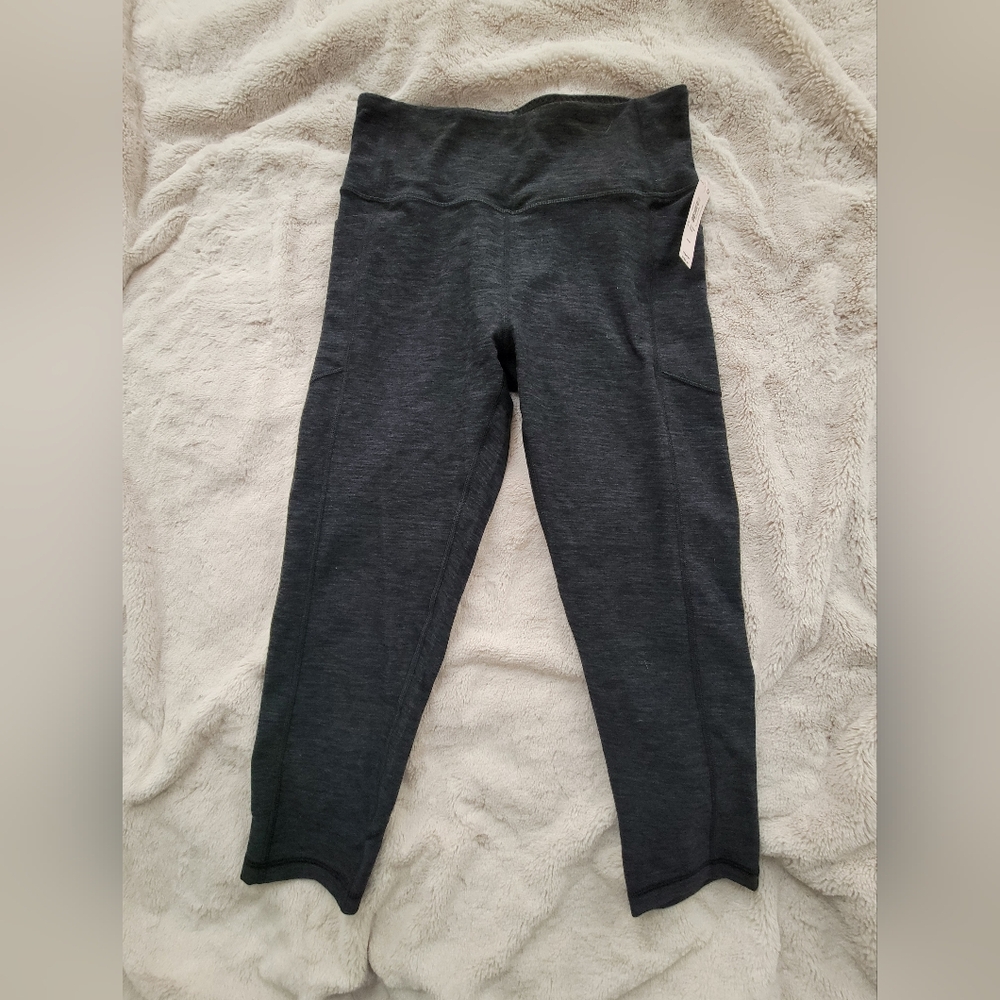 NWT VS Capri Leggings